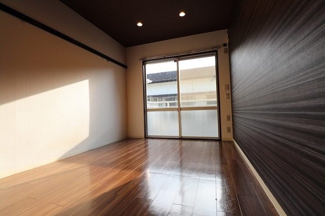 ceb7a81f-5832-409d-bccc-37e9cebe2d8f.jpg